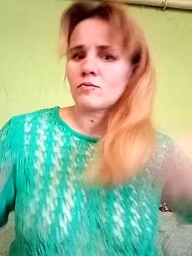 Snapshot of SannyMILF chatting on December 13, 8:20 am SannyMILF online show from December 13, 8:20 am