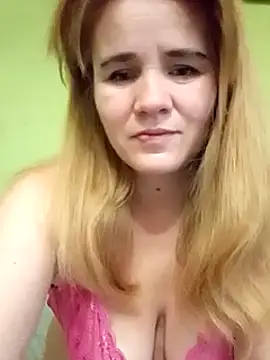Snapshot of SannyMILF chatting on January 4, 7:45 am SannyMILF online show from January 4, 7:45 am