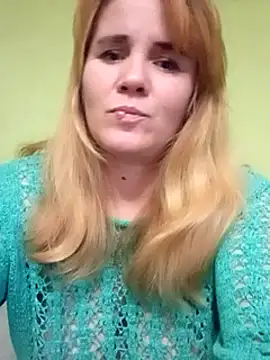 Snapshot of SannyMILF chatting on December 5, 11:12 am SannyMILF online show from December 5, 11:12 am