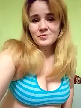 Snapshot of SannyMILF chatting on December 8, 1:25 pm SannyMILF online show from December 8, 1:25 pm