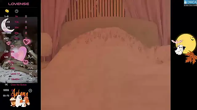 Snapshot of Blondecandie chatting on October 18, 10:28 am Blondecandie online show from October 18, 10:28 am