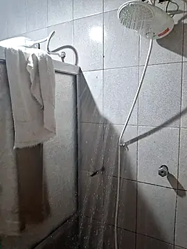 Snapshot of Sweet-diamondxxx chatting on December 5, 5:44 pm Sweet-diamondxxx online show from December 5, 5:44 pm