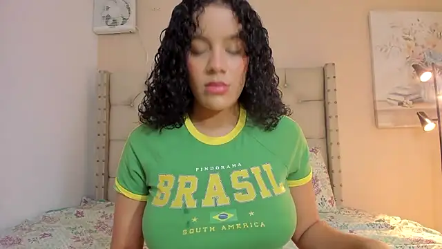 Snapshot of vanesasexyhot21 chatting on November 27, 2:23 am vanesasexyhot21 online show from November 27, 2:23 am