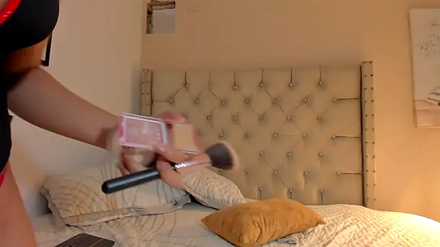 Snapshot of vanesasexyhot21 chatting on February 3, 6:40 am vanesasexyhot21 online show from February 3, 6:40 am