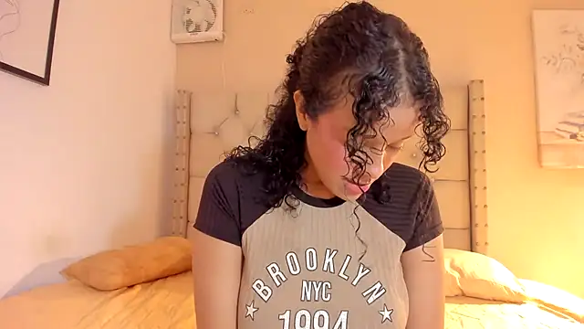 Snapshot of vanesasexyhot21 chatting on February 24, 2:23 am vanesasexyhot21 online show from February 24, 2:23 am