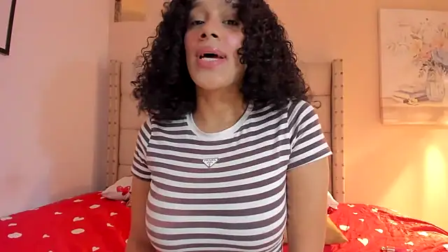 Snapshot of vanesasexyhot21 chatting on February 11, 2:22 am vanesasexyhot21 online show from February 11, 2:22 am