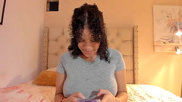 Snapshot of vanesasexyhot21 chatting on February 2, 1:15 am vanesasexyhot21 online show from February 2, 1:15 am