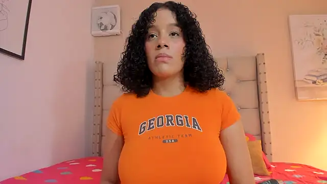 Snapshot of vanesasexyhot21 chatting on November 4, 2:15 am vanesasexyhot21 online show from November 4, 2:15 am