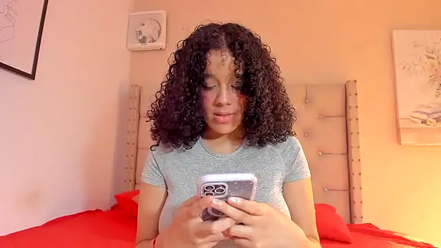 Snapshot of vanesasexyhot21 chatting on March 1, 2:11 am vanesasexyhot21 online show from March 1, 2:11 am