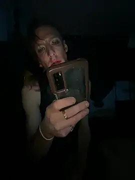 kikiwonderbar online show from February 19, 6:10 am