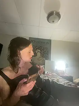 kikiwonderbar online show from March 18, 1:31 am