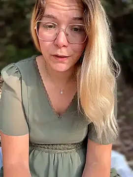 EmyLana online show from June 1, 5:40 am