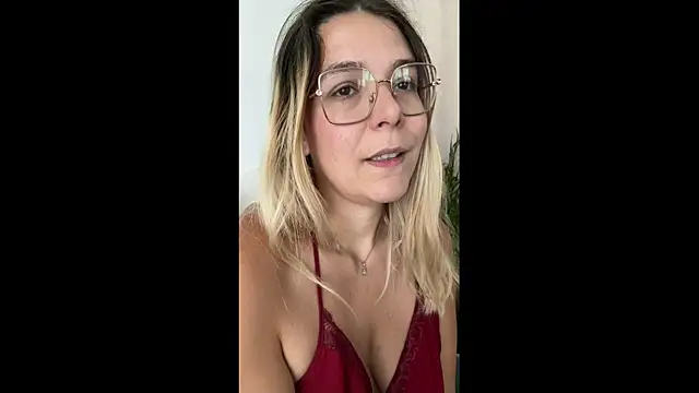 Snapshot of EmyLana chatting on June 10, 4:41 pm EmyLana online show from June 10, 4:41 pm