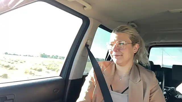 Snapshot of EmyLana chatting on October 12, 8:26 am EmyLana online show from October 12, 8:26 am