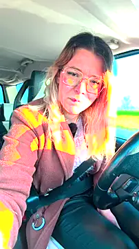 EmyLana online show from April 3, 6:20 am