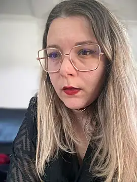 Snapshot of EmyLana chatting on February 6, 2:04 pm EmyLana online show from February 6, 2:04 pm