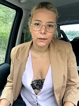 Snapshot of EmyLana chatting on October 2, 7:23 am EmyLana online show from October 2, 7:23 am