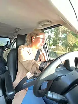 Snapshot of EmyLana chatting on October 19, 7:44 am EmyLana online show from October 19, 7:44 am