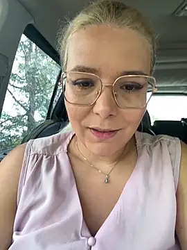 Snapshot of EmyLana chatting on September 10, 8:24 am EmyLana online show from September 10, 8:24 am