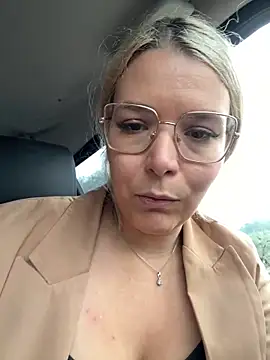 Snapshot of EmyLana chatting on October 14, 7:42 am EmyLana online show from October 14, 7:42 am