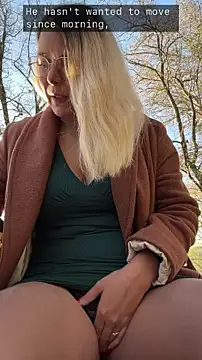 EmyLana online show from April 11, 6:10 am