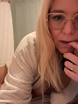 EmyLana online show from January 13, 9:13 am