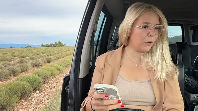 Snapshot of EmyLana chatting on September 13, 7:41 am EmyLana online show from September 13, 7:41 am