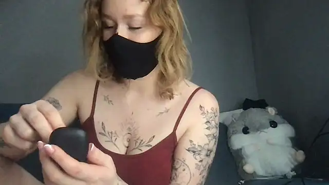 Snapshot of DirtyAlexIs chatting on January 24, 8:34 am DirtyAlexIs online show from January 24, 8:34 am