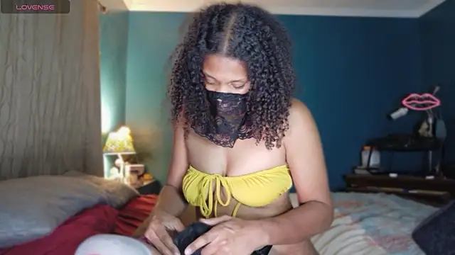 CurlyNony online show from October 1, 11:30 pm