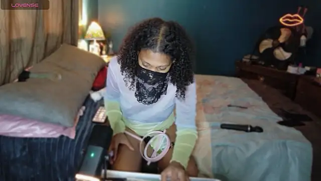 CurlyNony online show from November 7, 5:28 pm