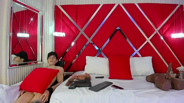 SusanCouper online show from May 11, 10:40 pm