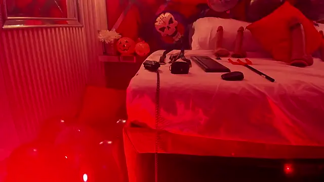 SusanCouper online show from October 24, 11:59 pm