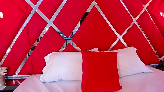 SusanCouper online show from April 8, 10:33 pm