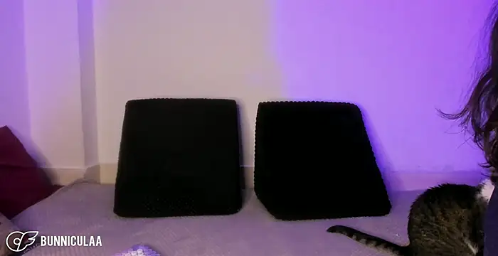 larissa01  online show from April 7, 12:01 am