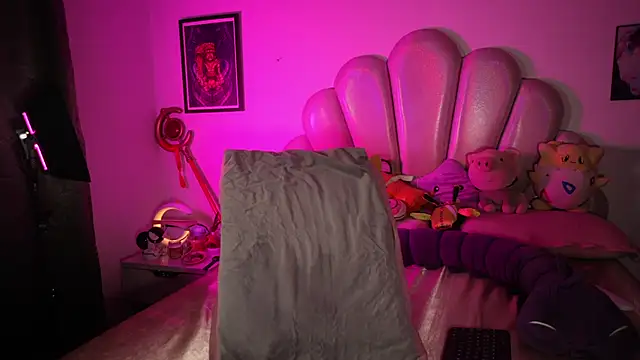 Snapshot of LilithAsmodeus_ chatting on October 17, 10:44 pm LilithAsmodeus online show from October 17, 10:44 pm