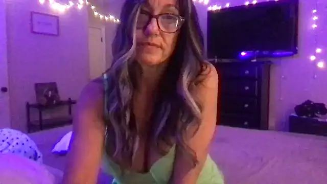 Snapshot of karrmmaa chatting on January 25, 11:44 am karrmmaa online show from January 25, 11:44 am