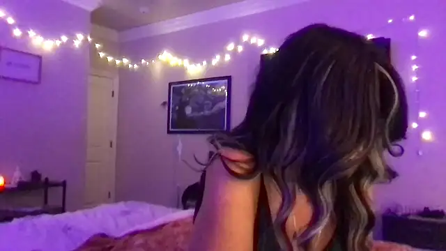 Snapshot of karrmmaa chatting on February 1, 11:58 pm karrmmaa online show from February 1, 11:58 pm