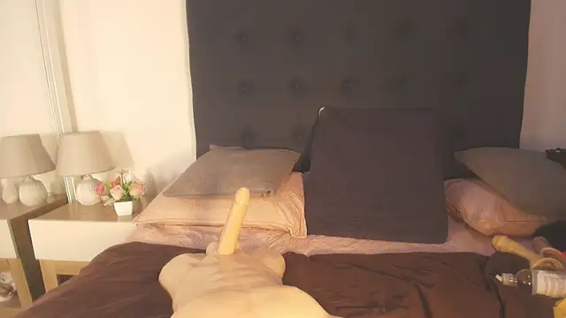 Evelonga 707 online show from March 9, 7:06 pm