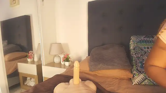 Evelonga 707 online show from March 18, 7:15 pm