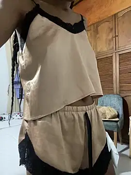 Snapshot of Julieta_cooper1 chatting on February 11, 11:12 pm Julieta cooper1 online show from February 11, 11:12 pm