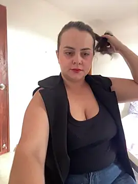 Im Amelia online show from February 15, 8:30 pm