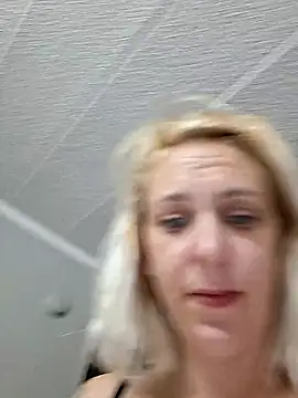 Snapshot of degiggxxx chatting on November 14, 3:10 am degiggxxx online show from November 14, 3:10 am