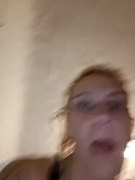 Snapshot of degiggxxx chatting on November 4, 4:05 am degiggxxx online show from November 4, 4:05 am