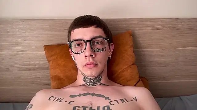 Snapshot of anahori__simon chatting on February 23, 7:53 am anahori simon online show from February 23, 7:53 am