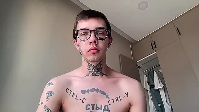 Snapshot of anahori__simon chatting on February 21, 1:29 am anahori simon online show from February 21, 1:29 am