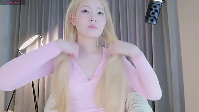 Snapshot of KitayamaChu chatting on February 4, 12:11 pm KitayamaChu online show from February 4, 12:11 pm