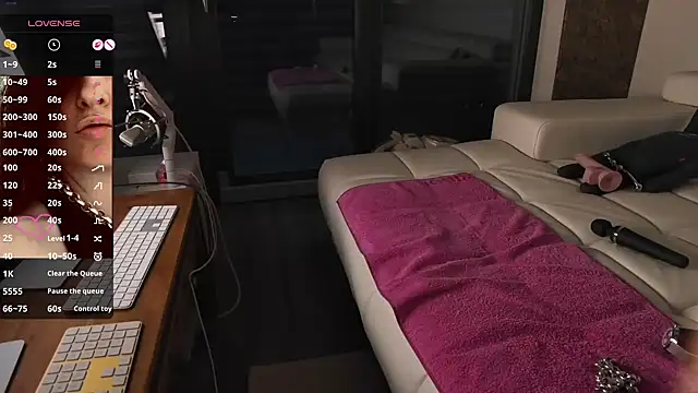 Snapshot of sexyLolia11 chatting on June 21, 7:41 pm sexyLolia11 online show from June 21, 7:41 pm