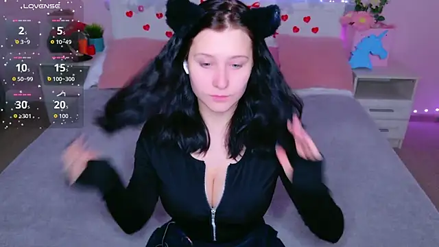 SarahStanley online show from February 12, 4:07 pm