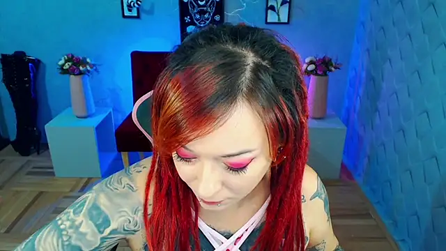 Snapshot of Miss-Tattoo chatting on January 18, 5:26 pm Miss-Tattoo online show from January 18, 5:26 pm