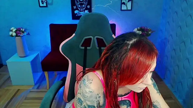Snapshot of Miss-Tattoo chatting on March 21, 3:13 pm Miss-Tattoo online show from March 21, 3:13 pm